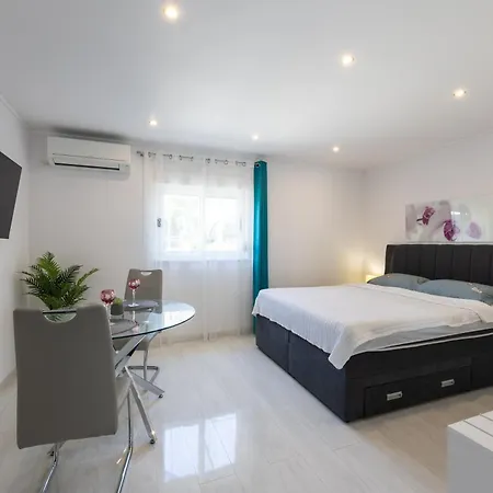 Moderni Studio Homestay *