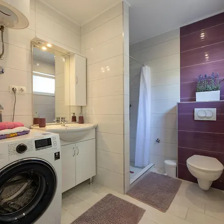 Moderni Studio Homestay Kastela