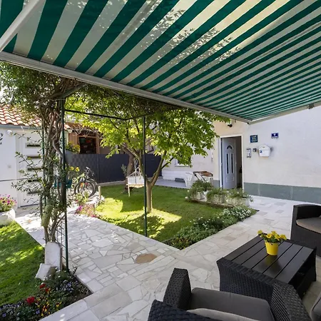 Homestay Moderni Studio *